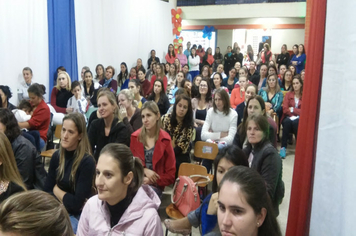 Foto - EMEI Descobrindo o Saber faz homenagens às mães