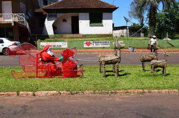Foto - Praças e avenidas recebem enfeites de natal em  Tenente Portela