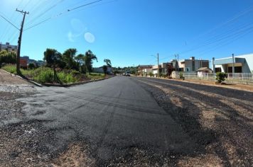 ACELERA PORTELA: RUA URUGUAI E PIRACICABA RECEBEM PRIMEIRA CAMADA DE ASFALTO