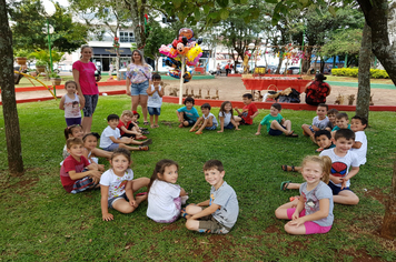 Alunos da EMEI Descobrindo o Saber de Tenente Portela Visitam praça do Índio