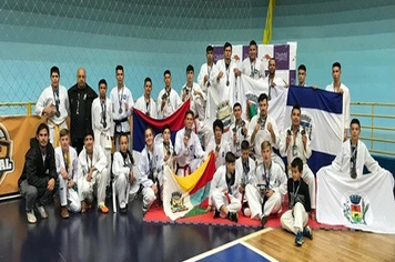 Equipe Portelense de Taekwondo Conquista 1º Lugar em Campeonato realizado na cidade de Foz do Iguaçu