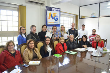 Diretores das Escolas Municipais de Tenente Portela, reúnem-se para discutir a importância e função social dos Tributos