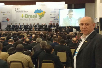Prefeito de Tenente Portela Participa do 37º Congresso de Municípios em Porto Alegre 
