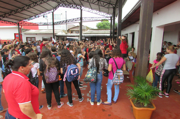 A escola Municipal de Ensino Fundamental Ayrton Senna inicia o ano letivo.