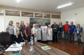 Prefeito recebe em seu gabinete o Grupo de Diabéticos Quatro Frentes do Vale Alto Uruguai