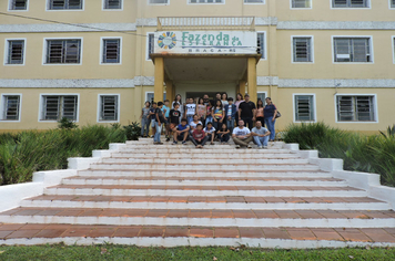 Alunos da Escola Municipal Tenente Portela visitam a Fazenda Esperança