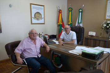 Prefeito Carboni recebeu a visita do ex-prefeito Lúcio Adalberto Motta (vermelho)