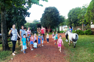 E.M.E.I Turma Giz de Cera - realiza passeio ecológico