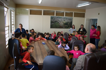 Alunos da rede pública de ensino visitam Prefeitura Municipal 
