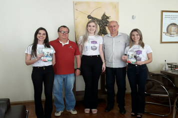 Soberanas da Expotenpo Visitam Gabinete do Prefeito