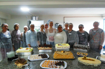 CRAS realiza curso de Tortas e Docinhos Caseiros