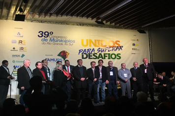 Prefeito de Tenente Portela participa do 39º Congresso de municípios da  Famurs