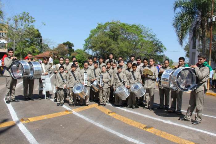 Desfile Cívico abrilhanta o 7 de setembro portelense