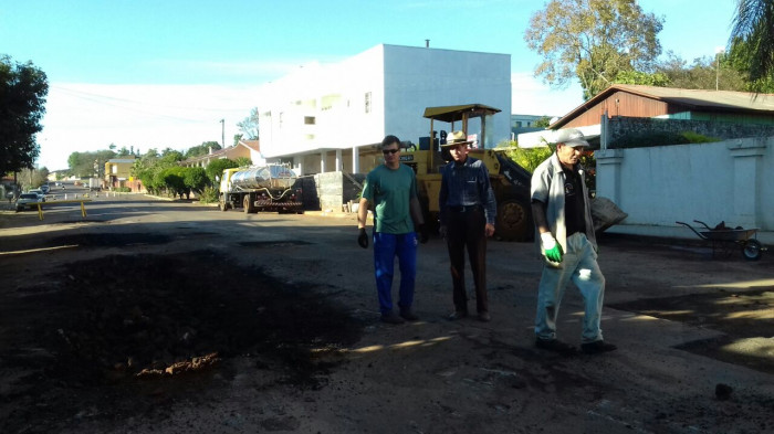 Operação Tapa-buraco recupera asfalto danificado pela chuva
