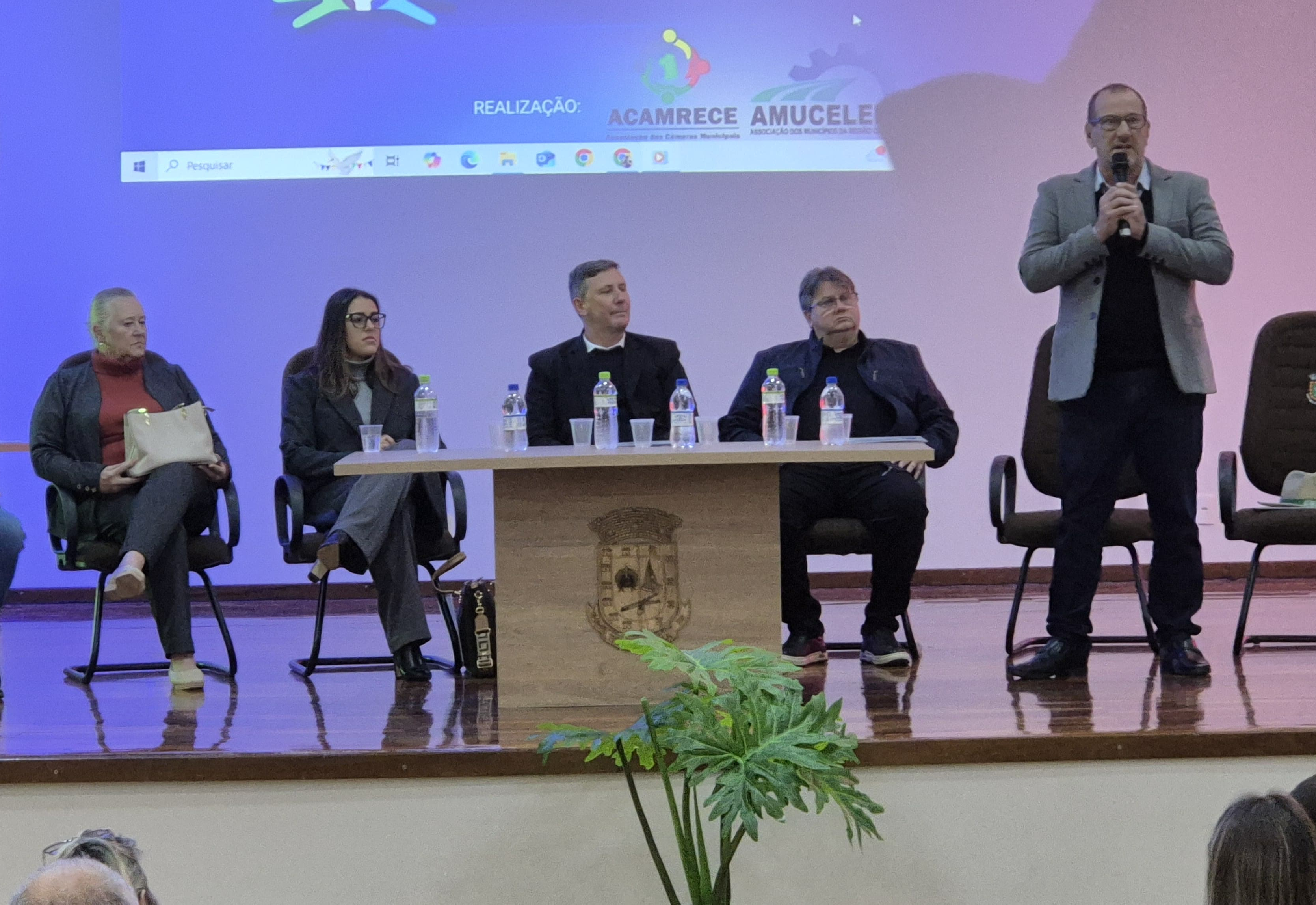 PREFEITO ROSEMAR SALA DESTACA COMPROMISSO COM A INCLUSÃO DURANTE SEMINÁRIO REGIONAL