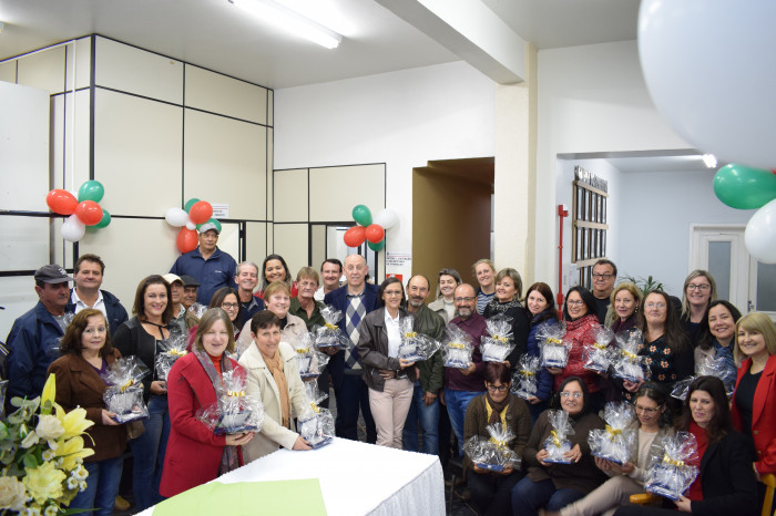 Administração Municipal presta homenagem aos servidores aposentados no 1º semestre de 2017