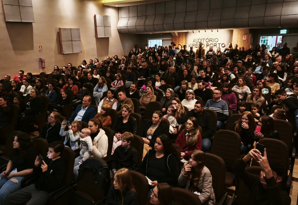 FEIRA PORTELENSE DO LIVRO CELEBRA CULTURA E LEITURA COM O TEMA “REBOBINANDO 80’S”