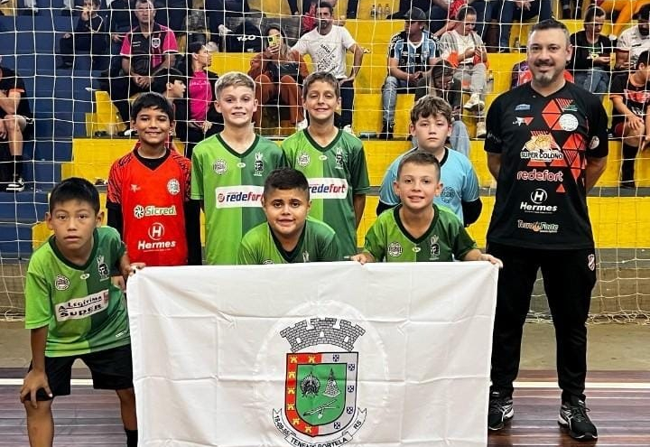 ESCOLINHA GBB FUTSAL DE TENENTE PORTELA CONQUISTA VICE-CAMPEONATO NA 1ª COPA CAIÇARA DE FUTSAL DE BASE
