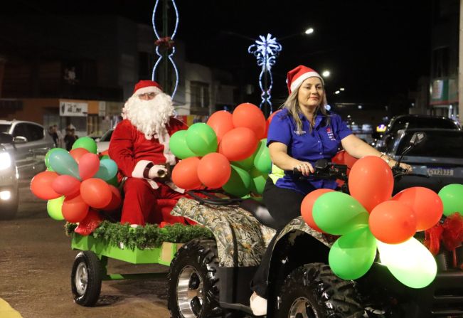 CHEGADA DO PAPAI NOEL MARCOU OS FESTEJOS NATALINOS EM TENENTE PORTELA
