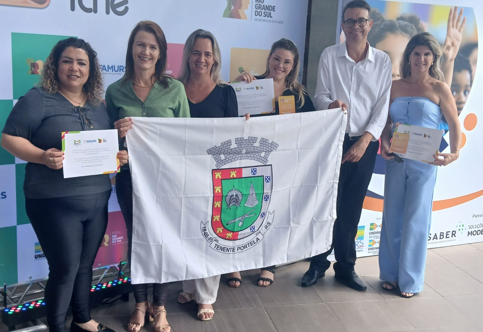 TENENTE PORTELA CONQUISTA TRÊS DAS DEZ PREMIAÇÕES DA REGIÃO CELEIRO NO ALFABETIZA TCHÊ