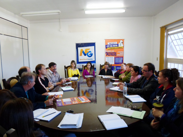 Prefeito participa de reunião com diretores de escolas municipais