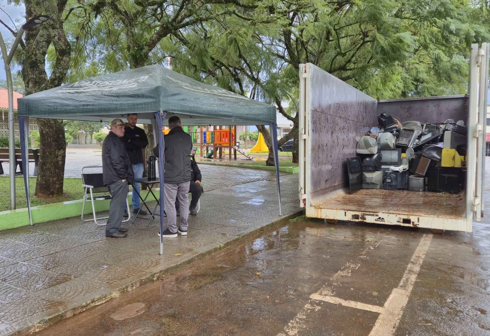 COLETA DE LIXO ELETRÔNICO OCORRE HOJE, MESMO COM CHUVA