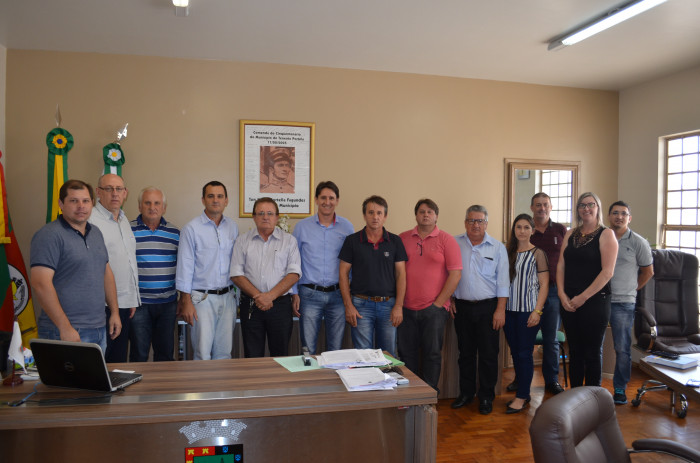 Carboni reúne prefeitos da região para buscar alternativas para a crise econômica da saúde