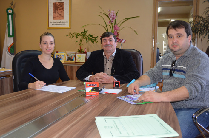 Assinados contratos da venda dos lotes do Distrito Industrial