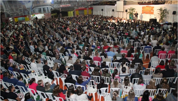 Magistério municipal participa de palestra com Dr. Mário Sérgio Cortella