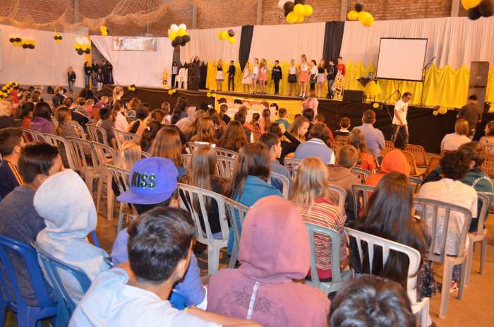I Mostra Cultural Cooperativa apresentou projetos e talentos de alunos da rede municipal