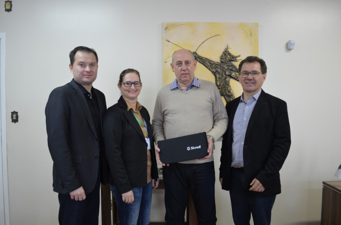 Prefeito Carboni  recebe  diretores  do Sicredi