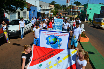 Escola Ayrton Senna realiza caminhada em alusão ao Dia Mundial da Água