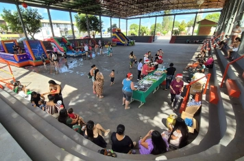 CONFRATERNIZAÇÃO DE FINAL DE ANO REÚNE CRIANÇAS E GESTANTES NA PRAÇA DO IMIGRANTE