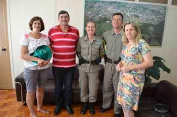 Comando Ambiental da BM apresenta projeto Patrulheiro Ambiental Mirim ao prefeito Elido