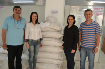 Tenente Portela recebe feijão da CONAB para distribuição em programas sociais