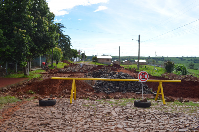 Calçamento na Rua Corumbá é realizado através da Lei da Parceria
