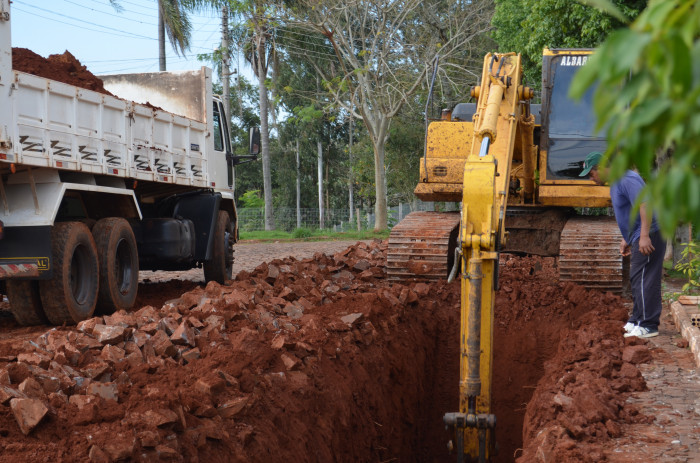 Tubulação para esgotamento pluvial sanará problema da Rua Caiapó