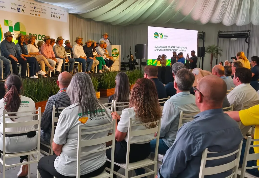 PREFEITO ROSEMAR SALA PRESTIGIA A EXPO AGRO COTRICAMPO