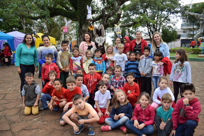 Alunos da Rede Municipal de Ensino visitam a Toca do Coelho