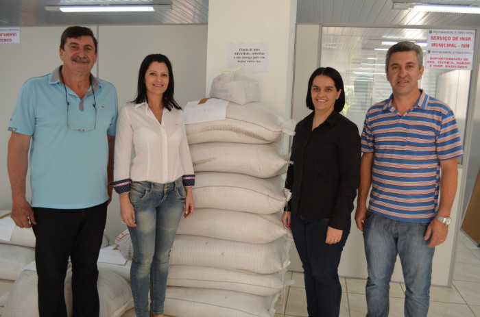 Tenente Portela recebe feijão da CONAB para distribuição em programas sociais