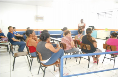 Escola Municipal Tenente Portela realiza palestra para pais e educadores