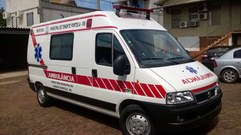 Ambulância para UTI móvel foi entregue ao município