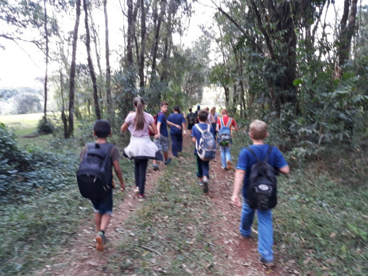 Escola Marcílio Dias realiza atividade  de campo com seus alunos